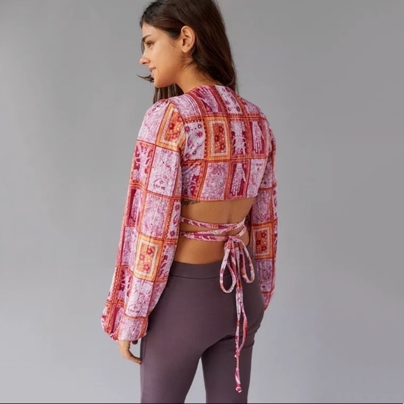 NWT Urban Outfitters Florentina Cropped Floral Velvet Wrap Top - Picture 2 of 7